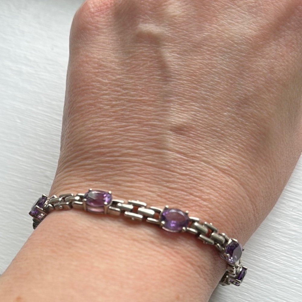 Elegant Silver and 3 carat Amethyst Bracelet